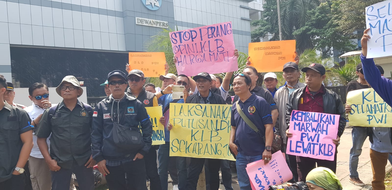 Demo Wartawan di Kantor PWI Desak Konferensi Luar Biasa
