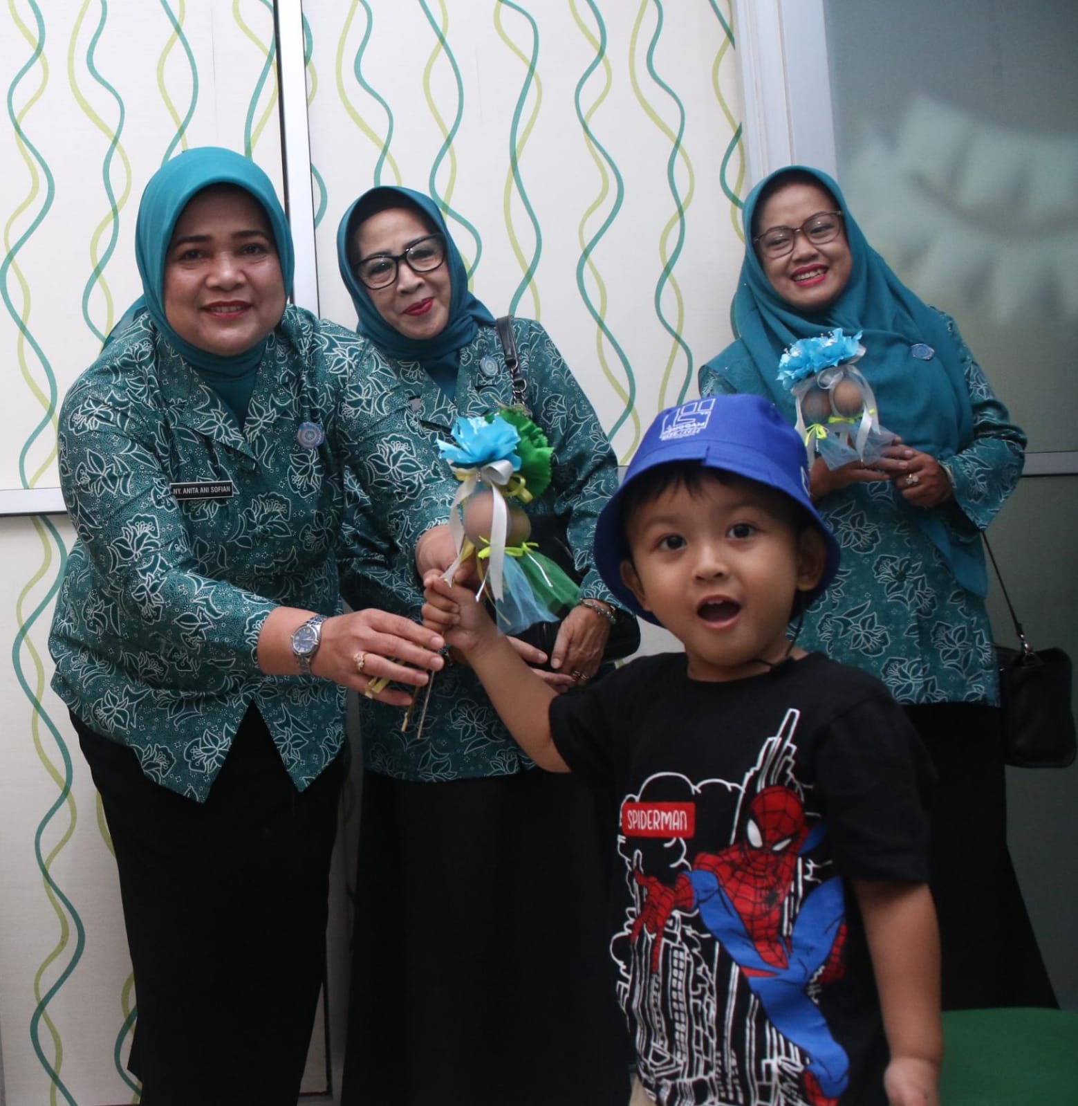 RSUD SSMA Bagikan Pokok Telok Untuk Anak yang Diimunisasi Polio