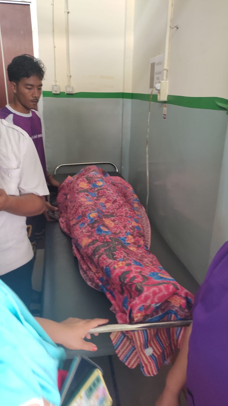Gunakan HP Sambil Cas, Warga Desa Kerohok Meninggal Dunia