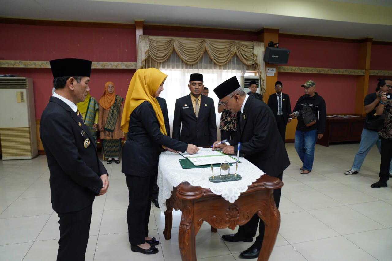 Ani Sofian Lantik Amirullah sebagai Sekda Kota Pontianak