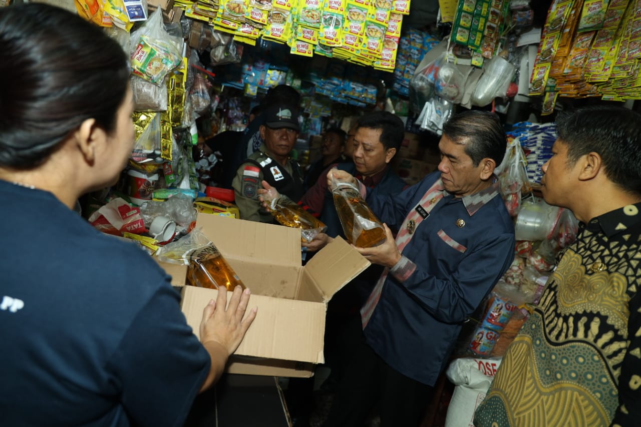 Ani Sofian Pantau Pasar Puring, Pastikan Ketersedian Stok dan Harga Pangan Stabil