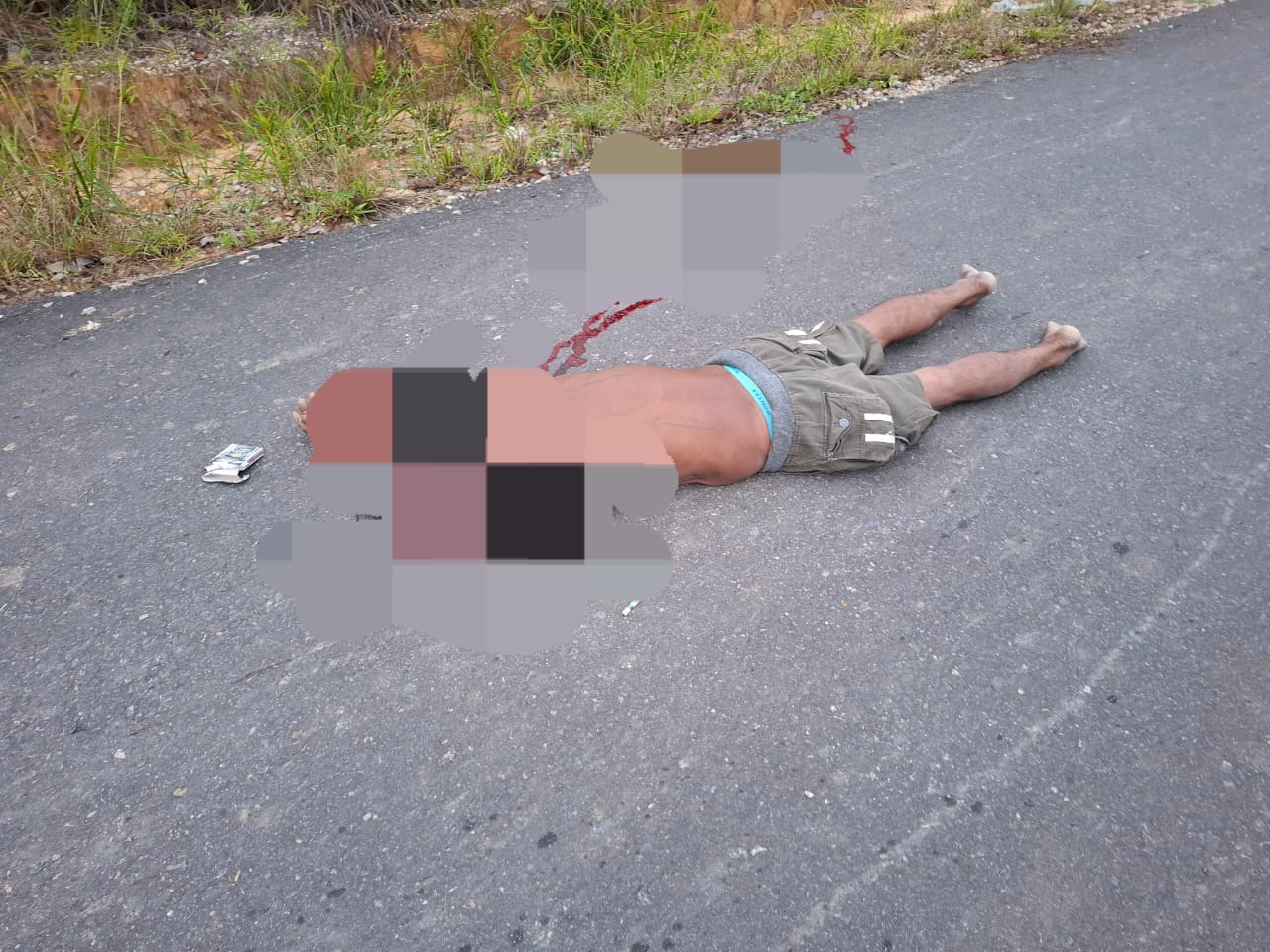Tubuh Pria Tak Bernyawa Ditemukan Tergeletak Berdarah Ditengah Jalan