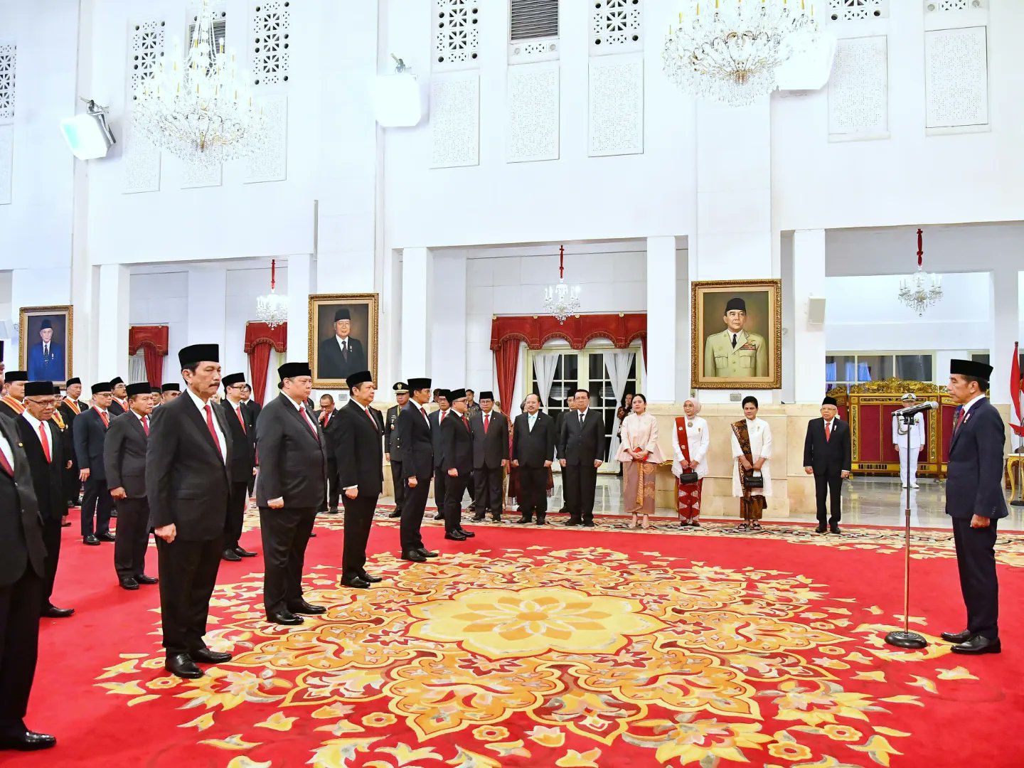 Presiden Jokowi Anugerahkan Tanda Jasa dan Kehormatan kepada 64 Tokoh Nasional