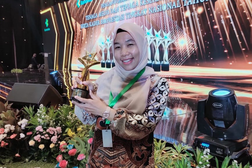 Nurul Azizah,Kader Posyandu Pontianak Raih Prestasi Nasional