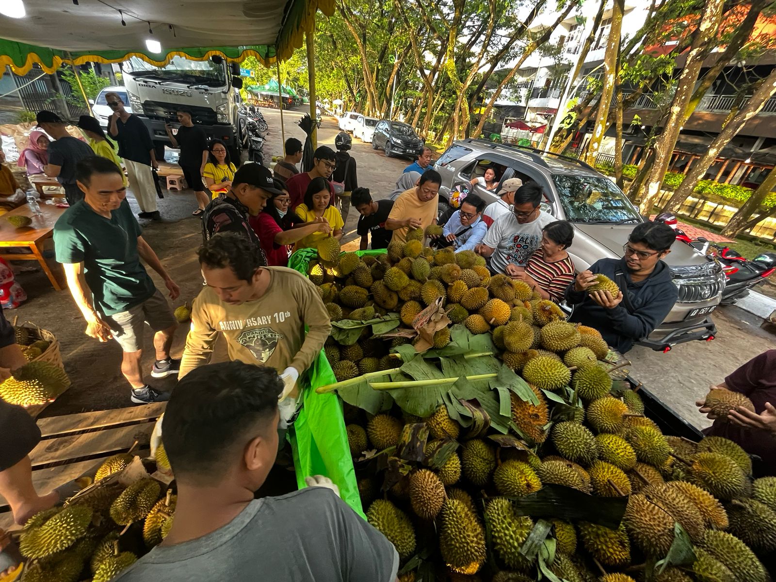 Durian Jemongko, yang Paling Diburu Tiap Sore di Jalan Letkol Sugiono, Seenak Apa?