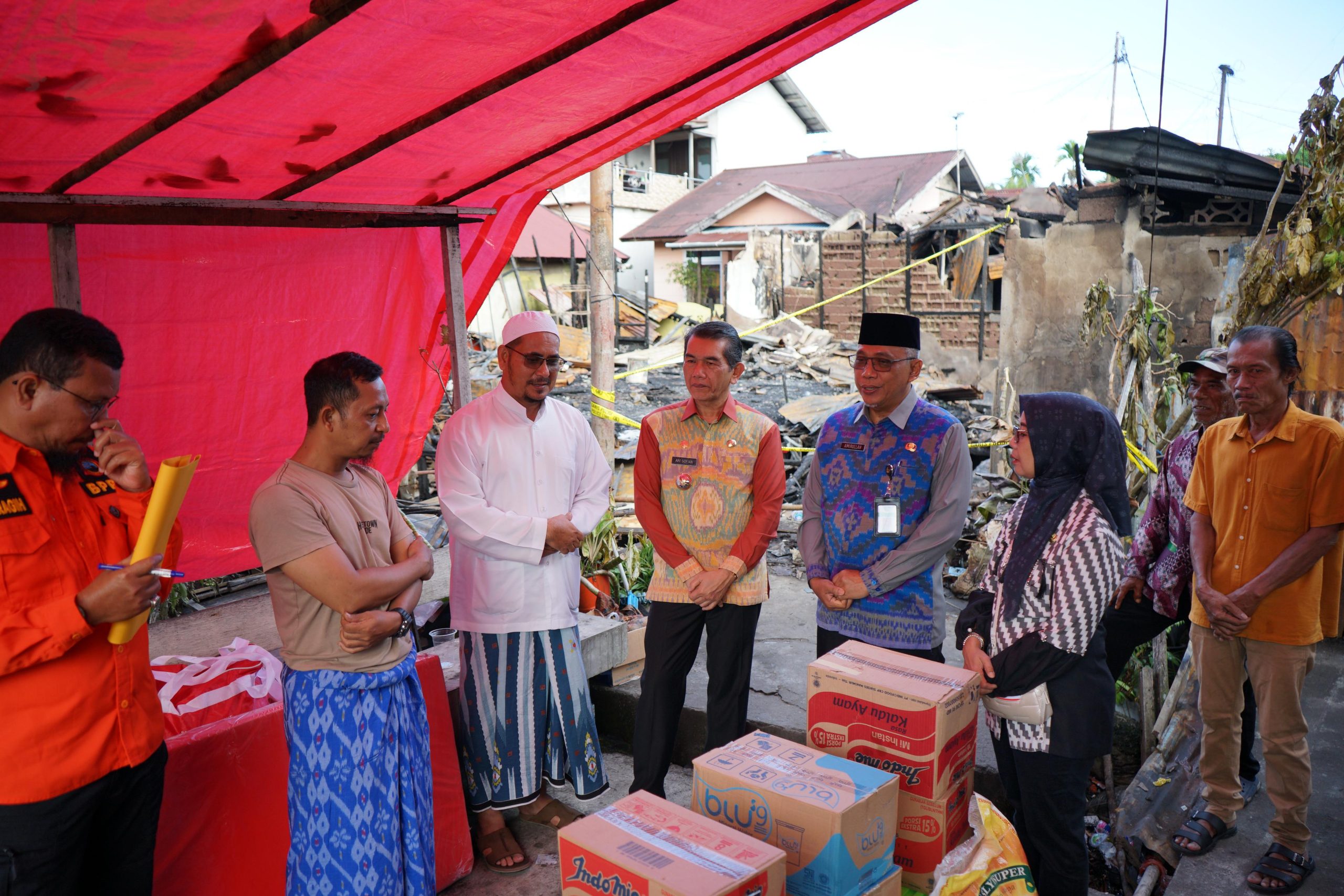 Pj Wako Serahkan Bantuan untuk Korban Kebakaran di Tanjung Raya I
