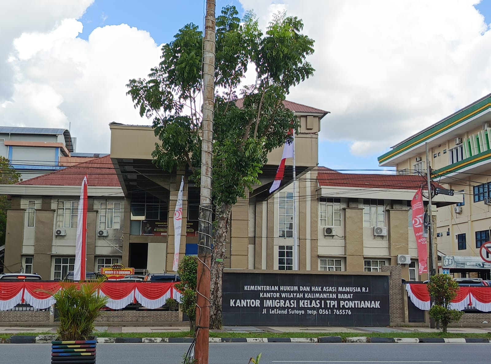 Warga Keluhkan Buat Paspor Lama, Kurniawan: Online Tapi Terhalang Kuota