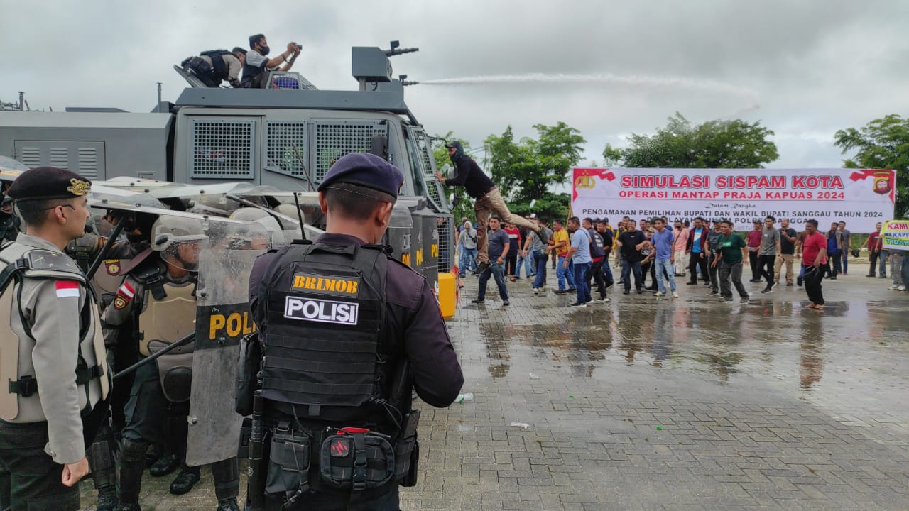 Sispamkot, Tim Escape Evakuasi Ketua dan Komisioner KPU Sanggau