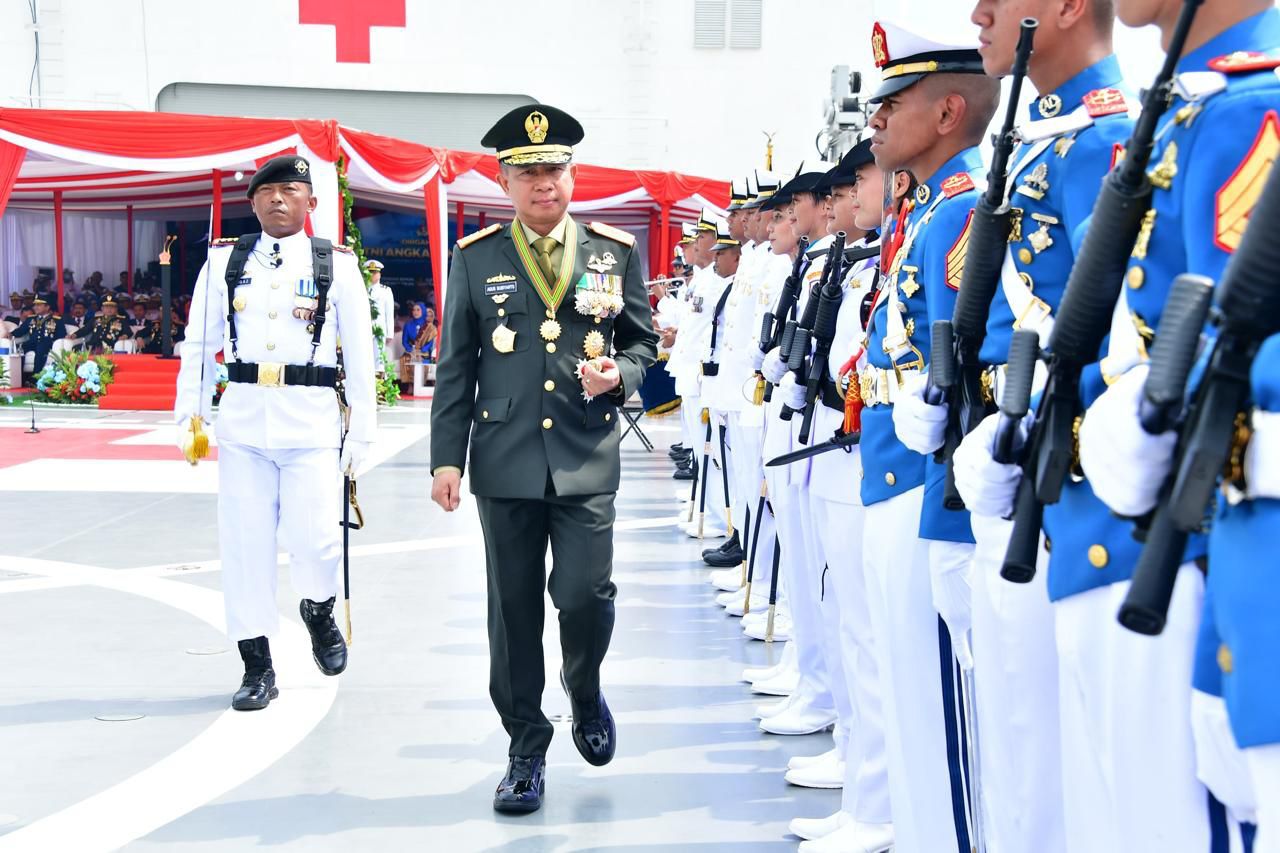 PERTAMA KALI DALAM SEJARAH, HUT TNI AL KE-79 DILAKSANAKAN DI ATAS KAPAL PERANG
