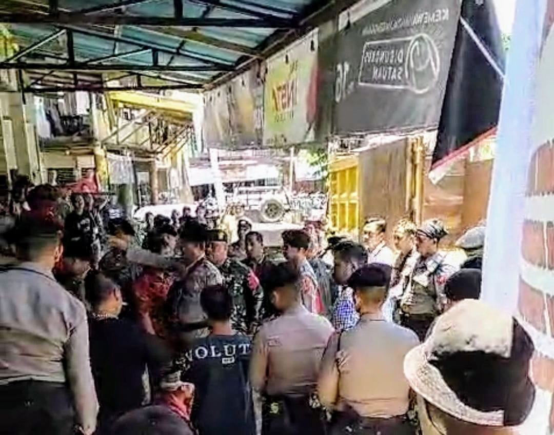 Ketegangan Warnai Proses Eksekusi Bangunan Di Pasar Nanga Mahap