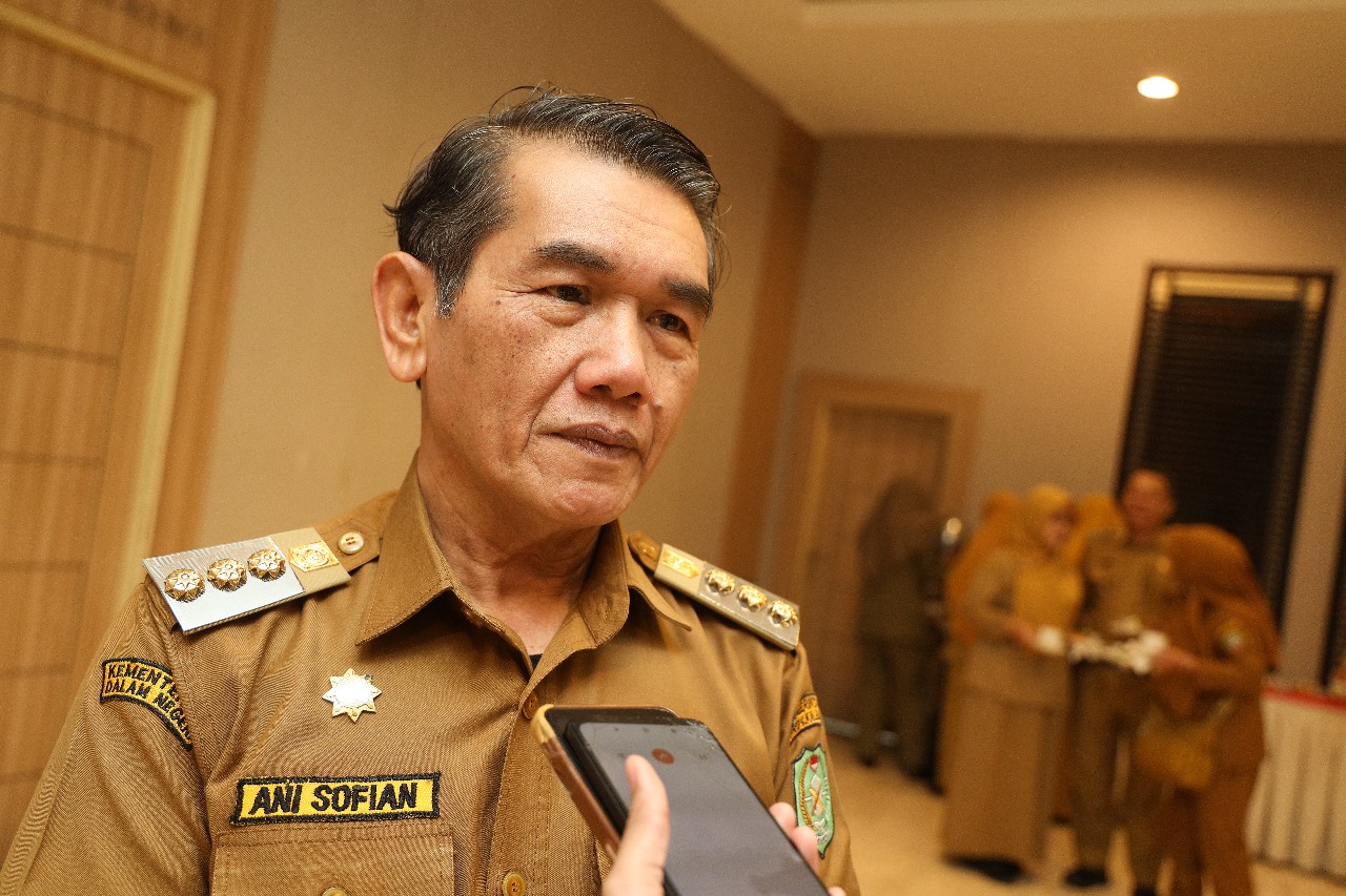 Mulai 1 Januari 2025, Seluruh  Pelaku Usaha Dilarang Sediakan Kantong Plastik