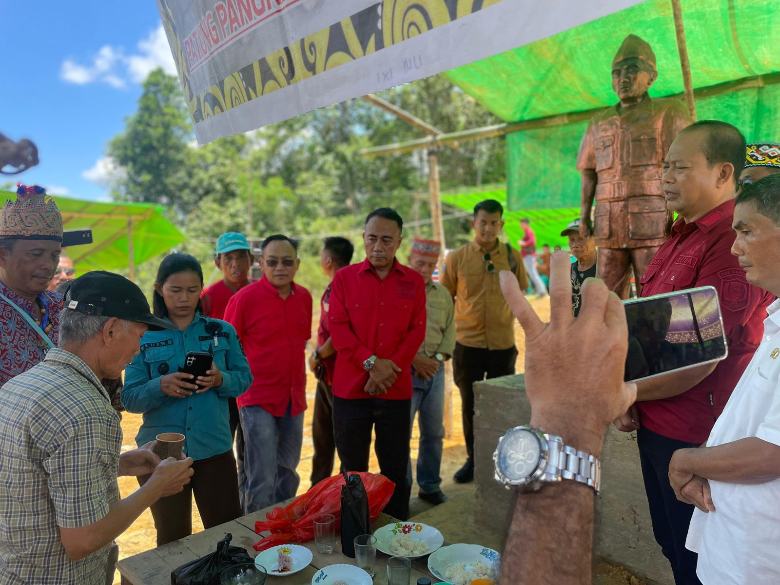 Krisantus Hadiri Peresmian Patung Pangrang Dat Nayau, Tokoh Disegani Era Konfrontasi Malaysia
