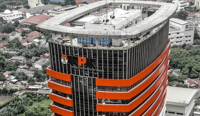 KPK Tetapkan 3 Orang Tersangka Dugaan Korupsi Pengadaan APD Covid-19