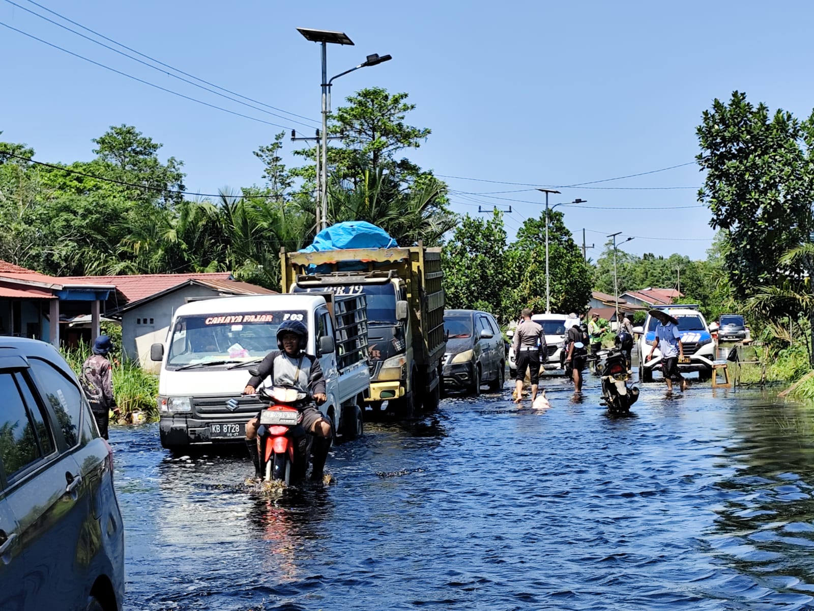 Permukaan Air Meninggi, Polres Kubu Raya Lakukan Rekayasa Lalu Lintas Kurangi Macet