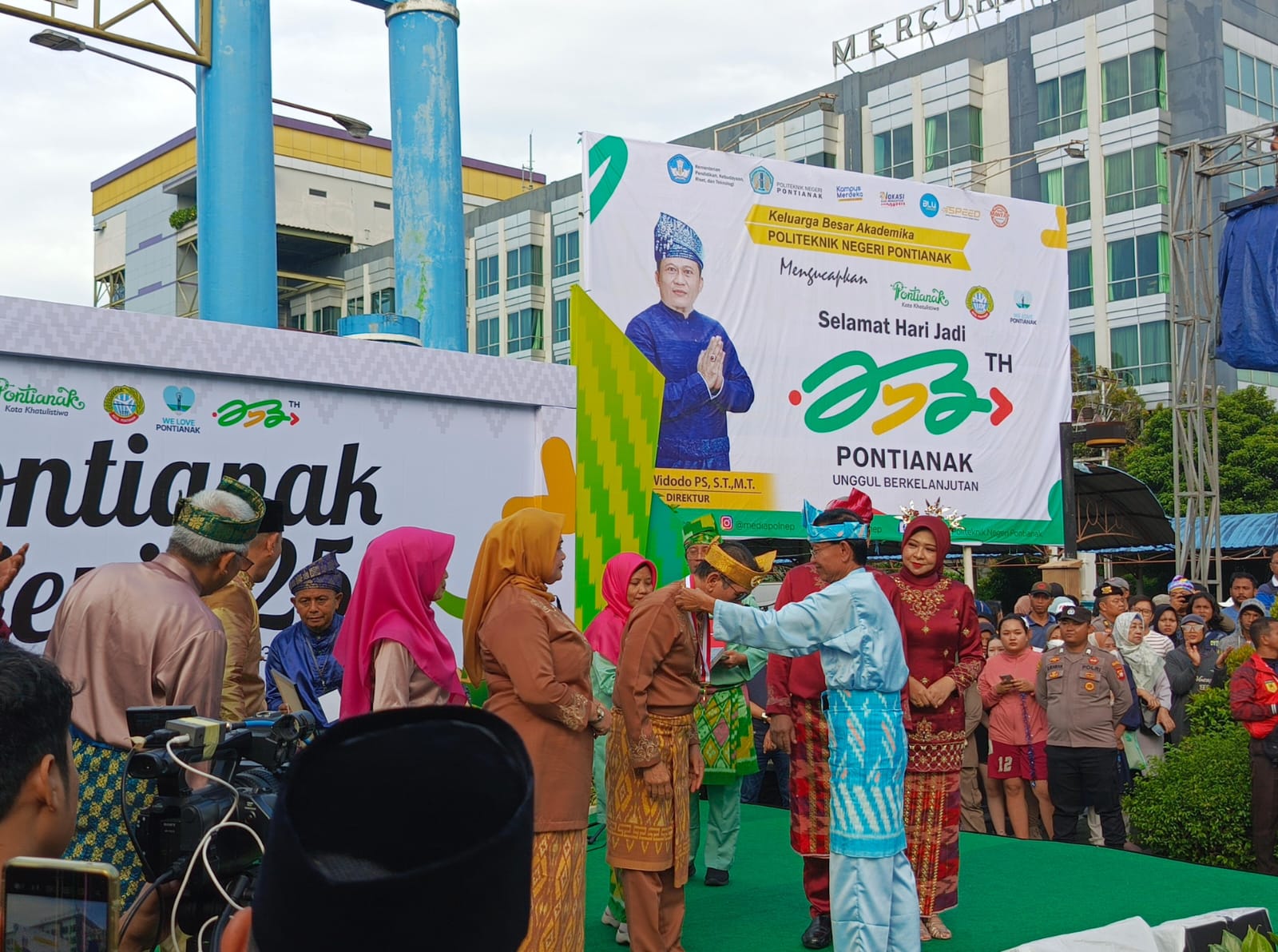Jepin Massal Pecahkan Rekor Dunia MURI