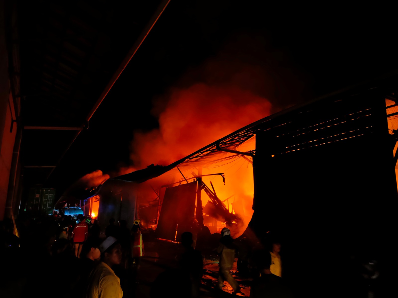 Lima Ruko Pergudangan Mandau Timber Ludes Terbakar