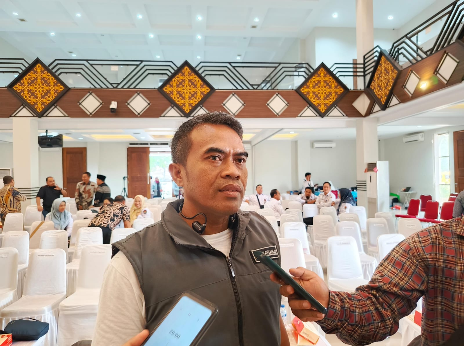 Bawaslu Pontianak Mulai Tertibkan APK Langgar Ketentuan