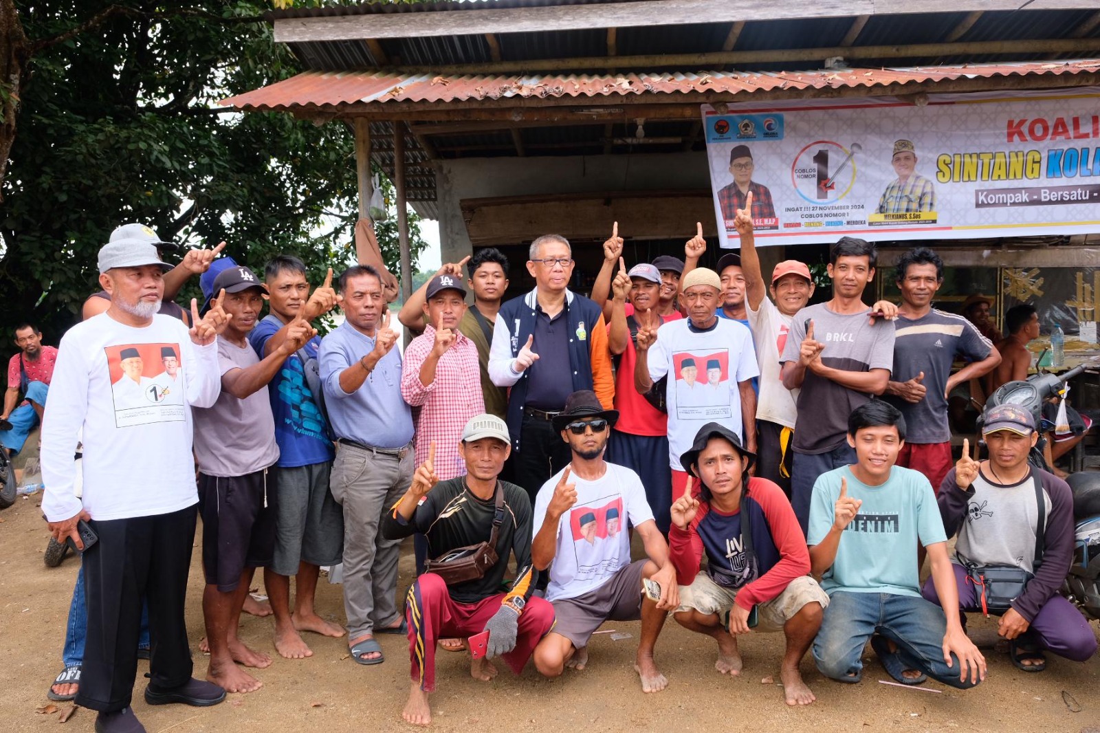 Sutarmidji Temui Penambang Pasir di Sintang