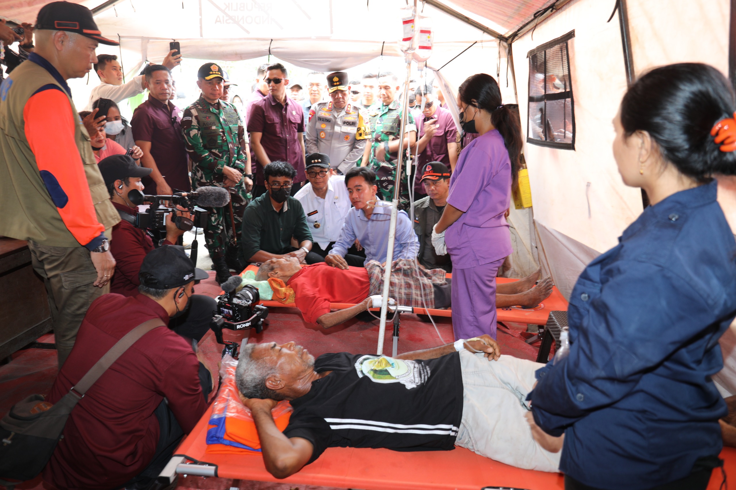 Wapres Gibran Tinjau Lokasi Pengungsian Terdampak Erupsi Gunung Lewotobi