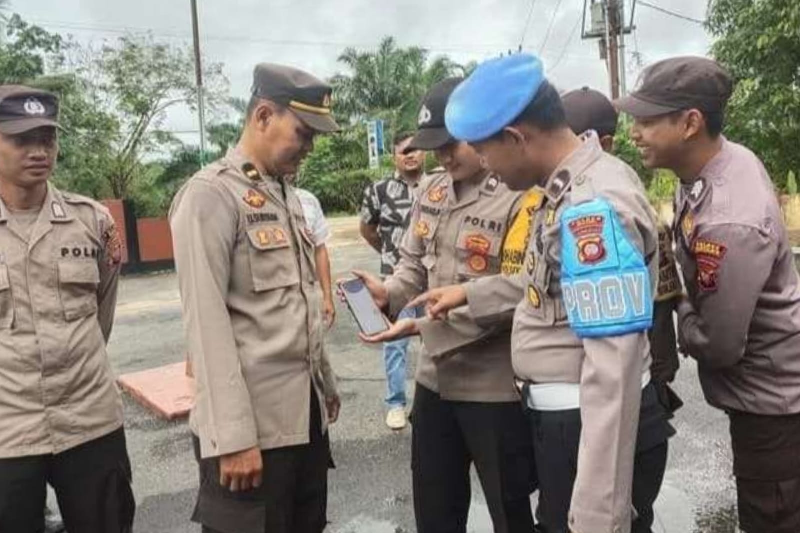 Propam Polsek Binjai Hulu Periksa HP Personel untuk Cegah Judi Online