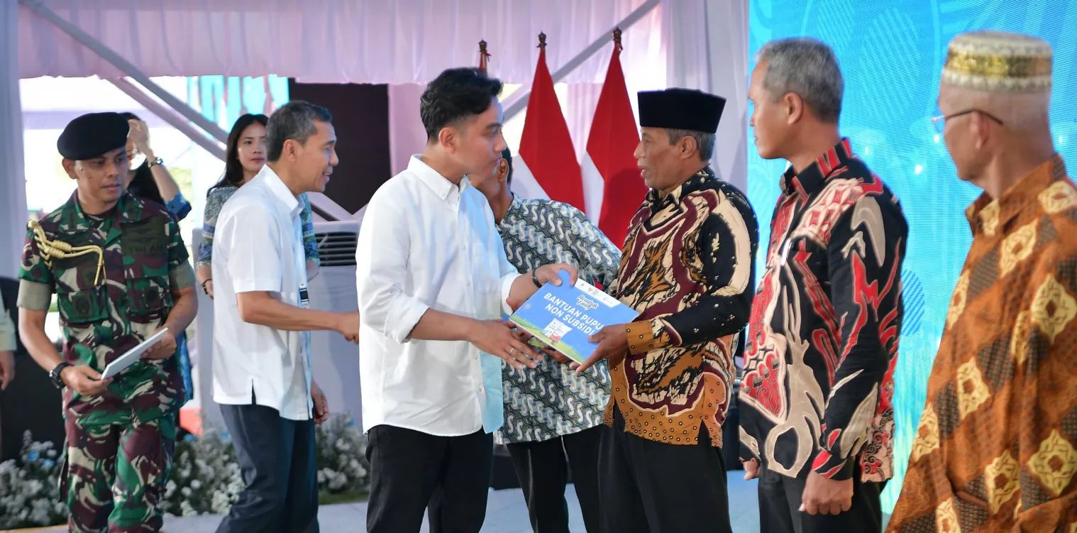Hadiri Rembuk Tani di Semarang, Wapres Serahkan Bantuan Pupuk Nonsubsidi