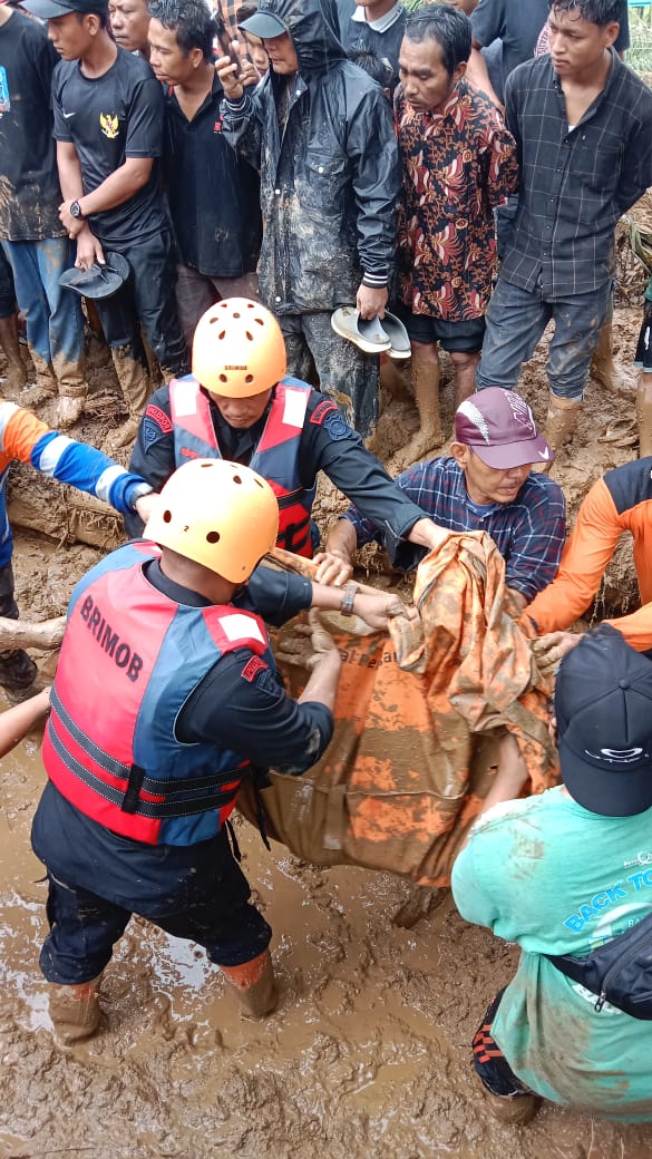 Empat Warga Meninggal Akibat Tanah Longsor