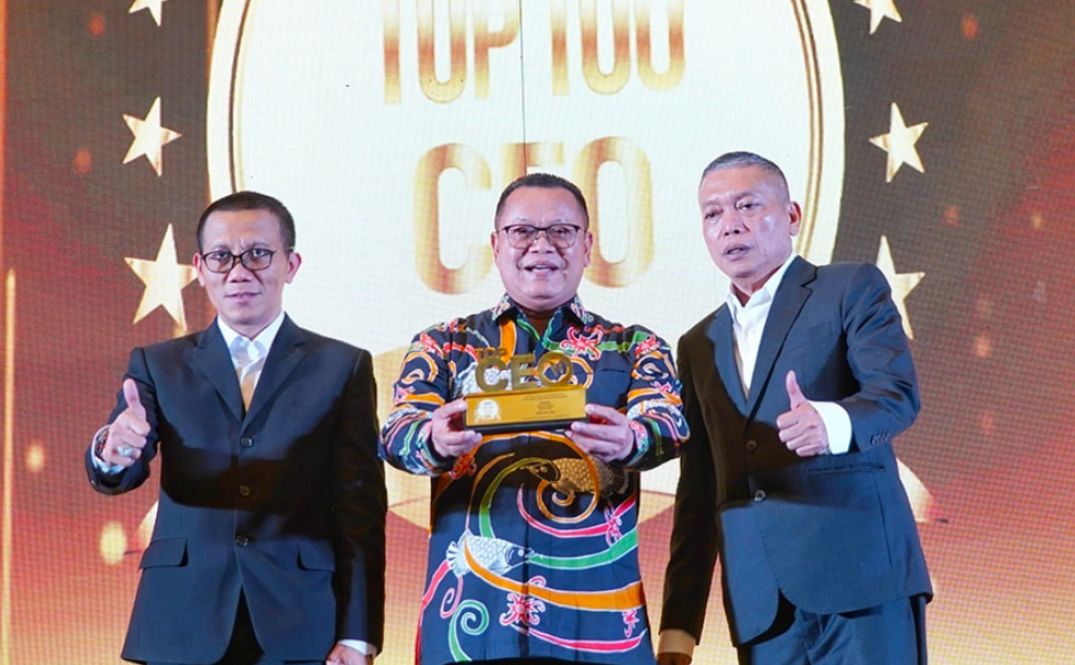 Dirut Bank Kalbar Raih Penghargaan TOP 100 CEO 2024