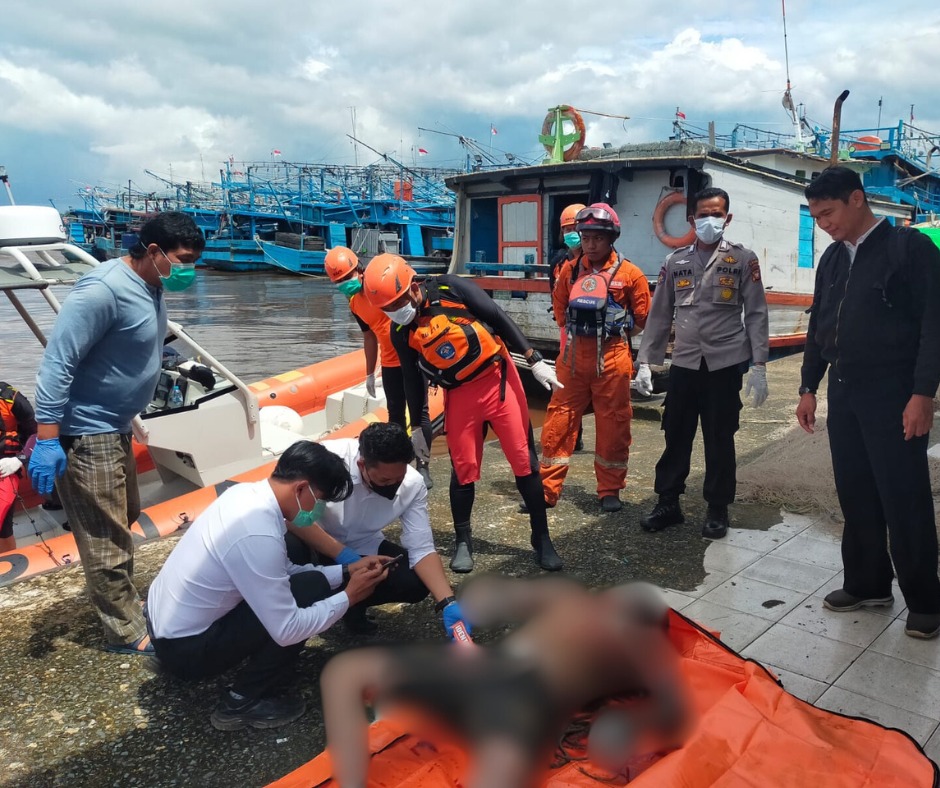 Mayat Tanpa Identitas Ditemukan Mengapung di Sungai Kapuas