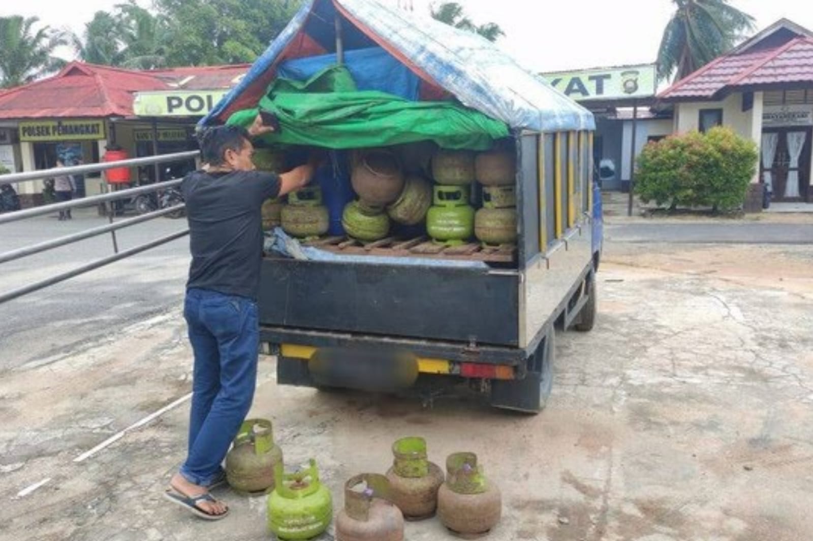 Polres Sambas Tangkap Sopir Pikap Pengangkut LPG 3 Kg Bersubsidi Tanpa Dokumen Resmi