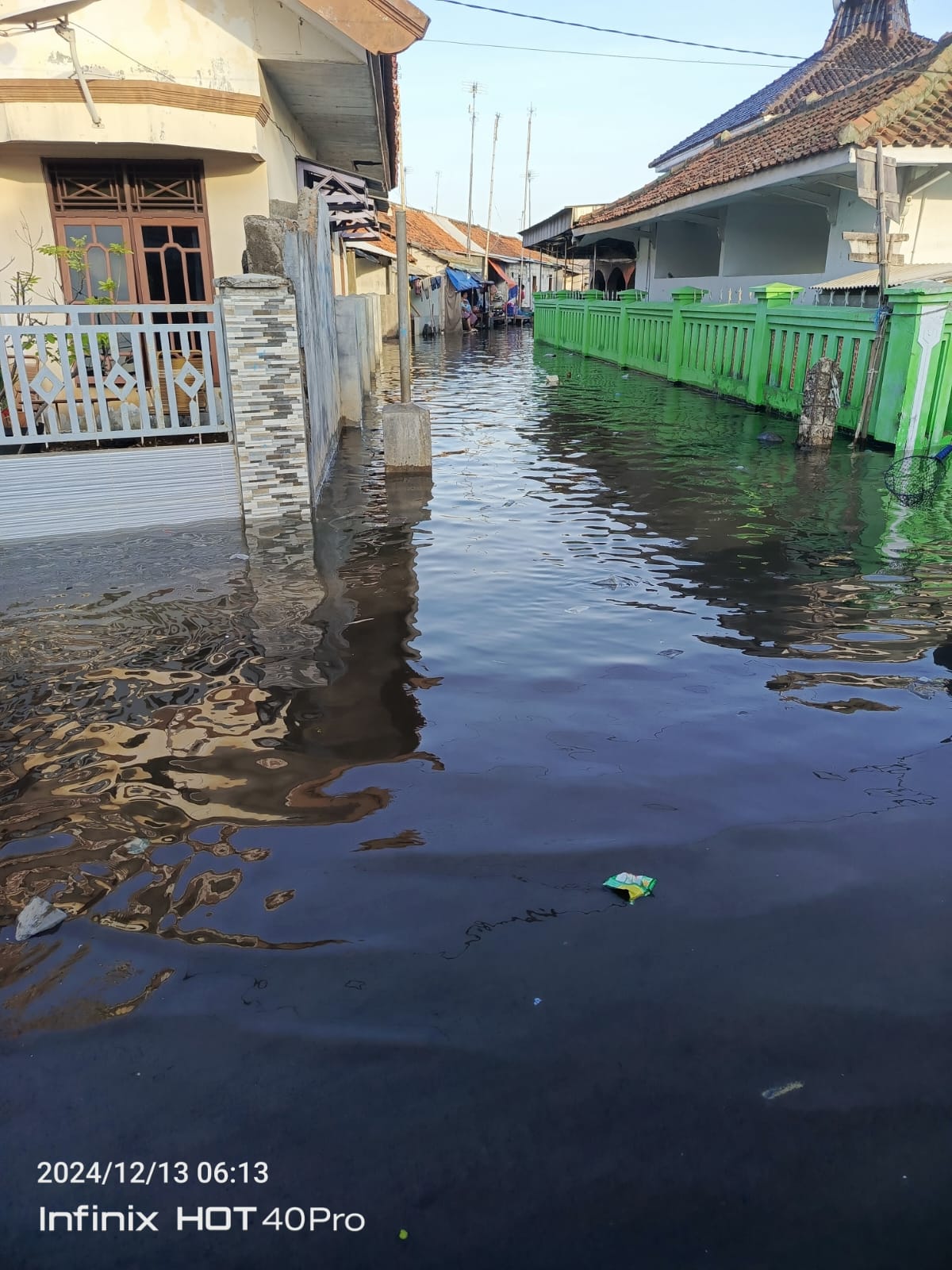 Banjir Rob Terjang Kabupaten Indramayu, Ribuan Warga Terdampak
