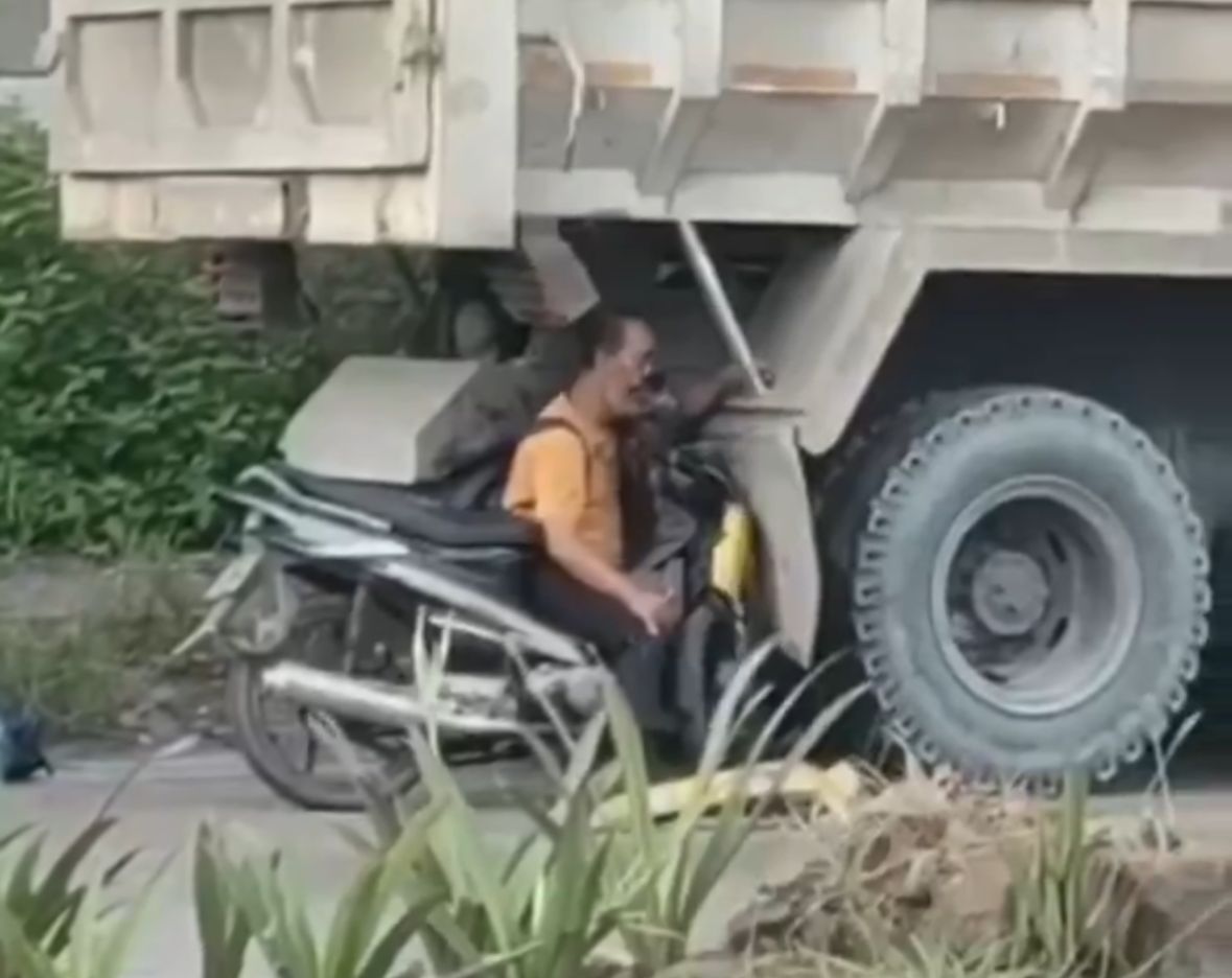 Truk Parkir di Bahu Jalan, Pengendara Motor Alami Kecelakaan di Jalan Lingkar Selatan Cilegon