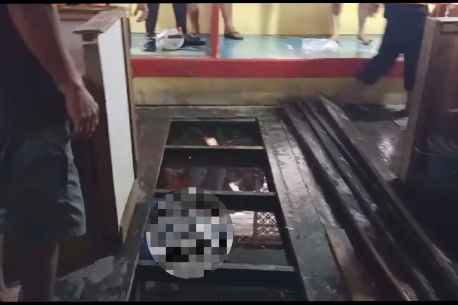 Seorang Bocah di Sambas Tenggelam, Tubuhnya Ditemukan di Bawah Kolong Rumah