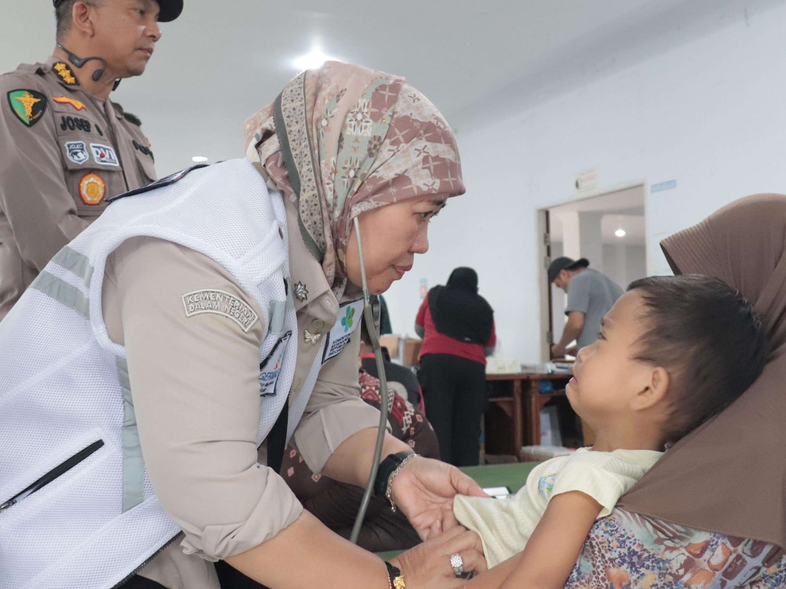 Dinkes Kalbar Salurkan Bantuan dan Tinjau Posko Banjir di Mempawah