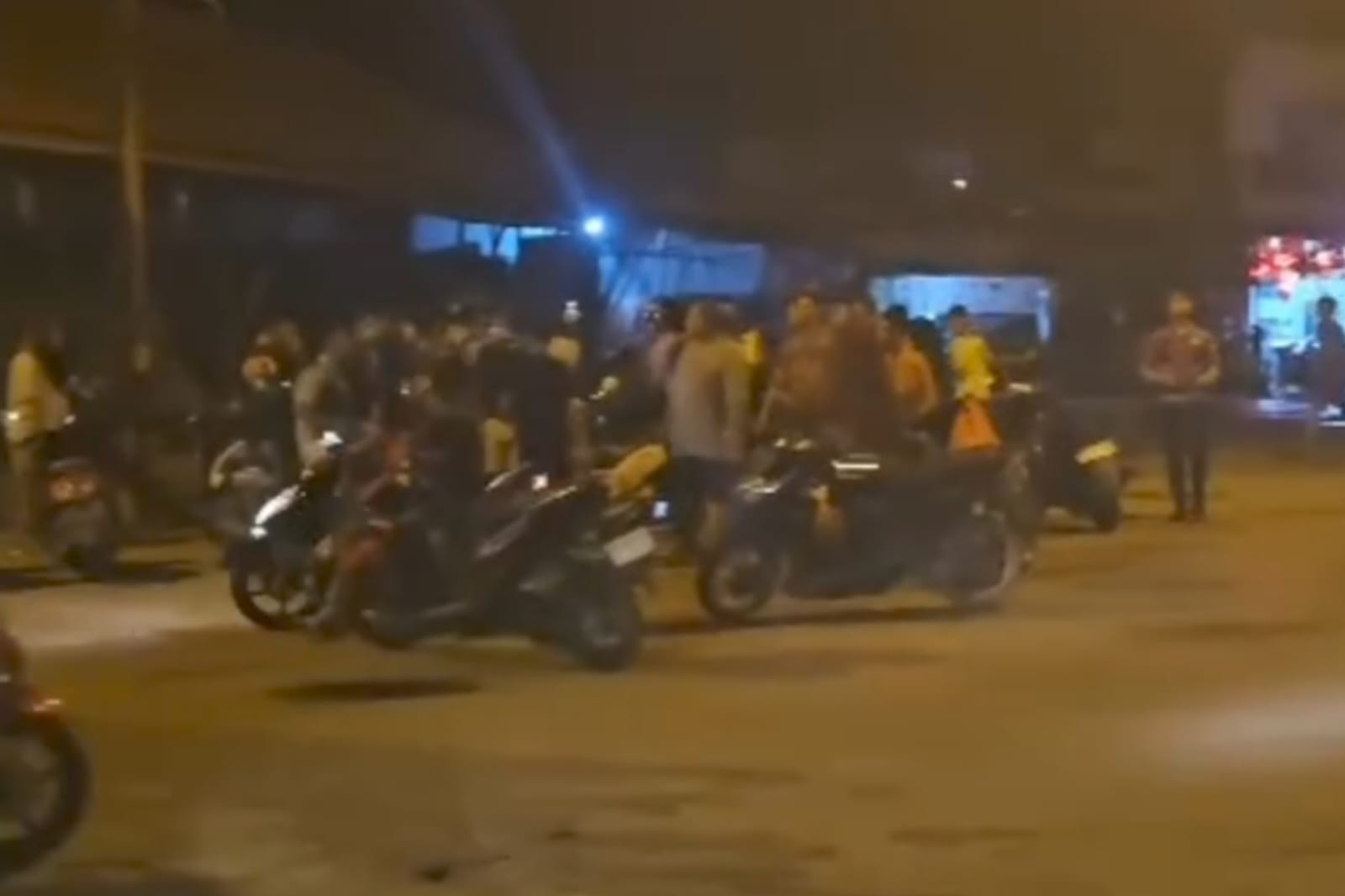 Viral! Pemilik Warung Kopi di Mempawah Diduga Tembak Kucing Liar, Warga Geram