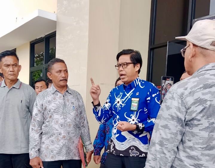 Kepala PTUN Pontianak di Hadapan Massa Aksi: Saya Tidak Mau Institusi Ini Rusak Karena Oknum!