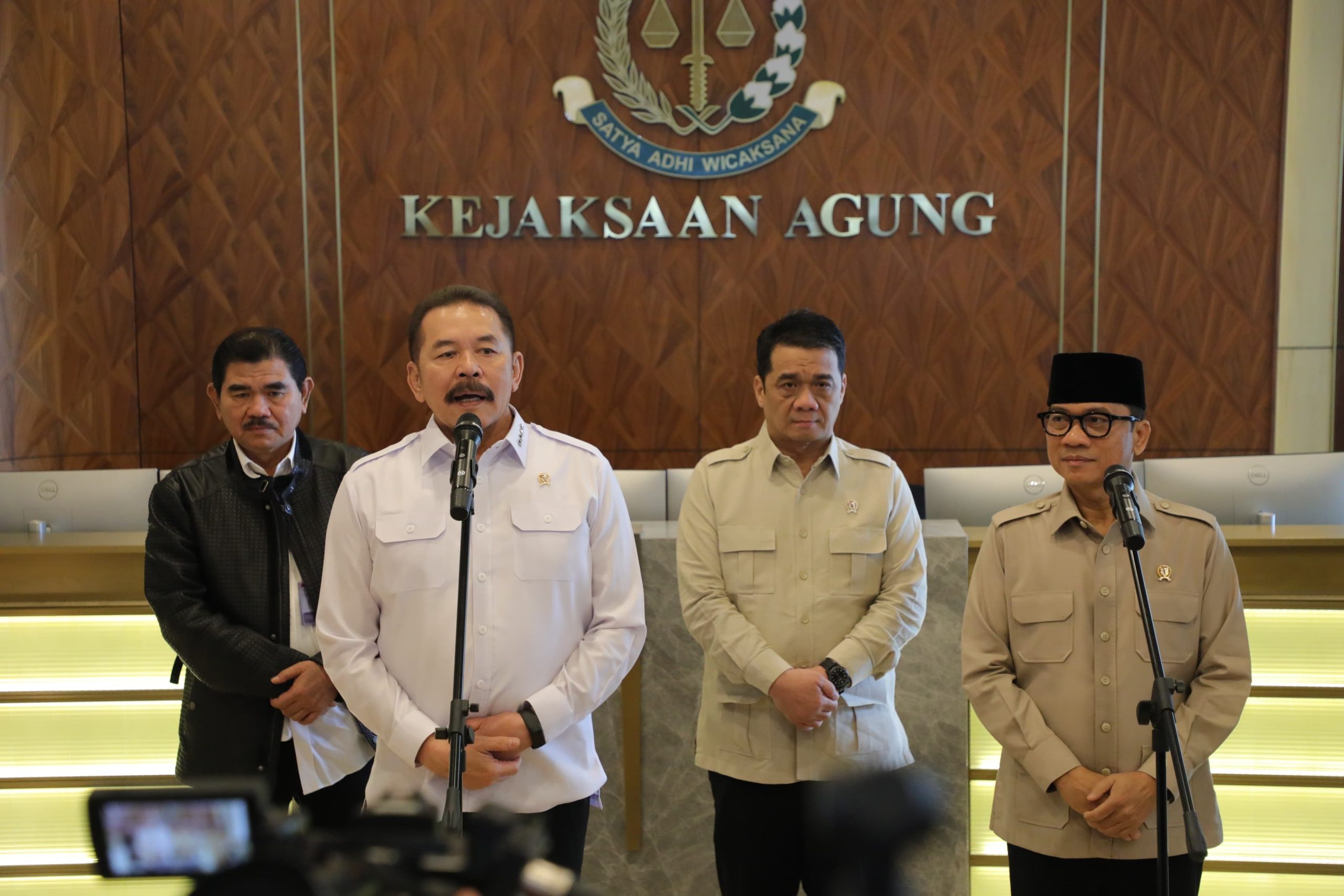Sinergitas Optimalisasi Pengelolaan Dana Desa, Mendes PDT Kunjungi Jaksa Agung