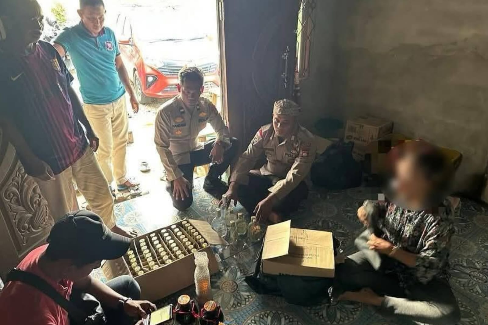 Polsek Sekayam Bongkar Gudang Miras Ilegal Asal Malaysia, Satu Warga Diamankan