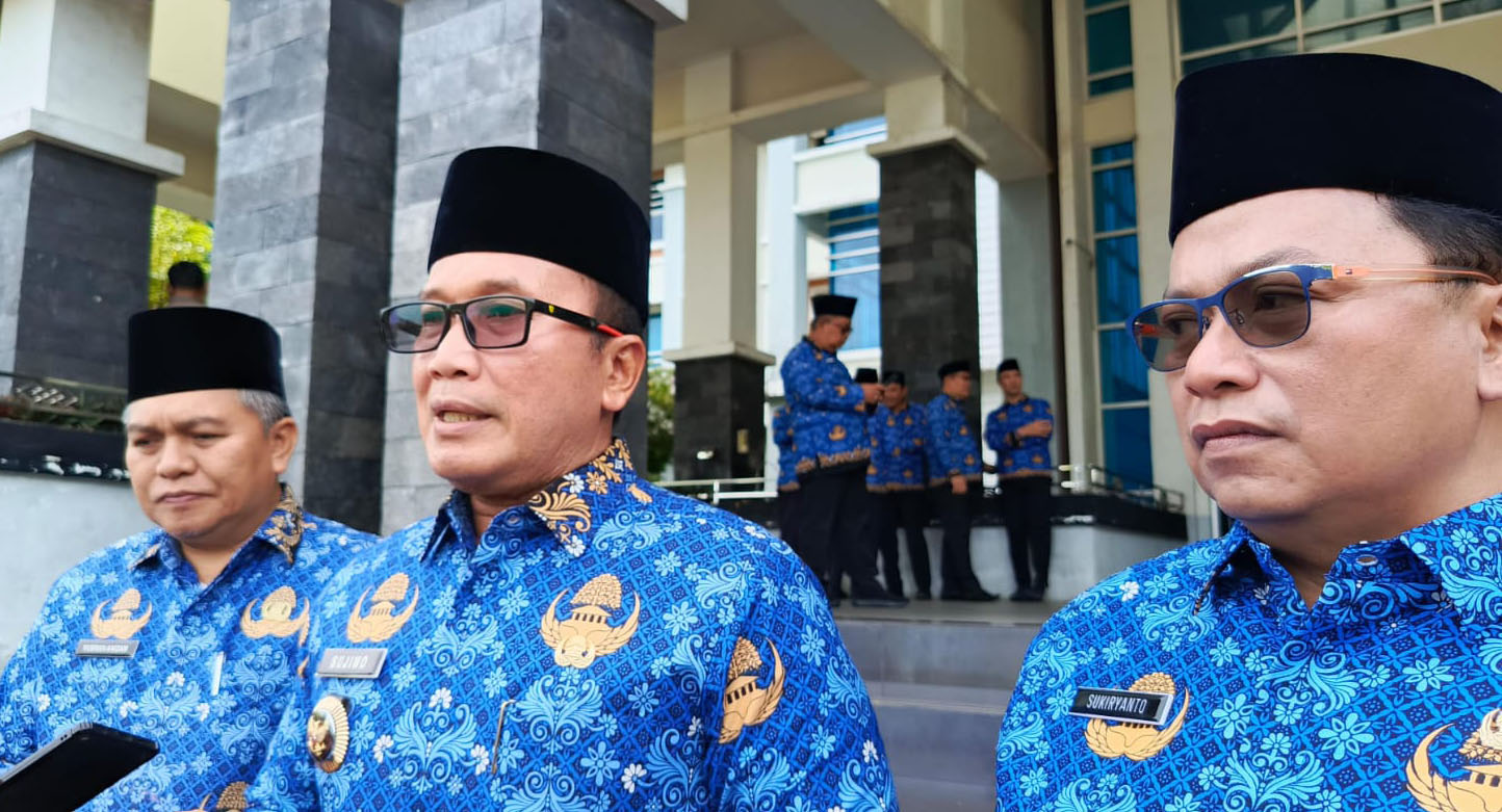 Bupati Kubu Raya Sujiwo Pastikan Banjir Sungai Ambawang Surut, Warga Sudah Terima Bantuan
