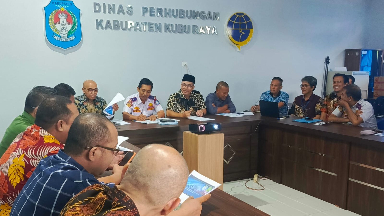 Komisi III DPRD Sambas Kunjungi Dishub Kubu Raya, Bahas Strategi Optimalisasi Penerangan Jalan Umum