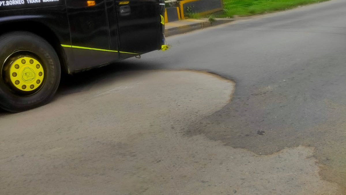 Hati-hati! Banyak Lubang di Ruas Jalan Jembatan Kapuas Dua Kubu Raya