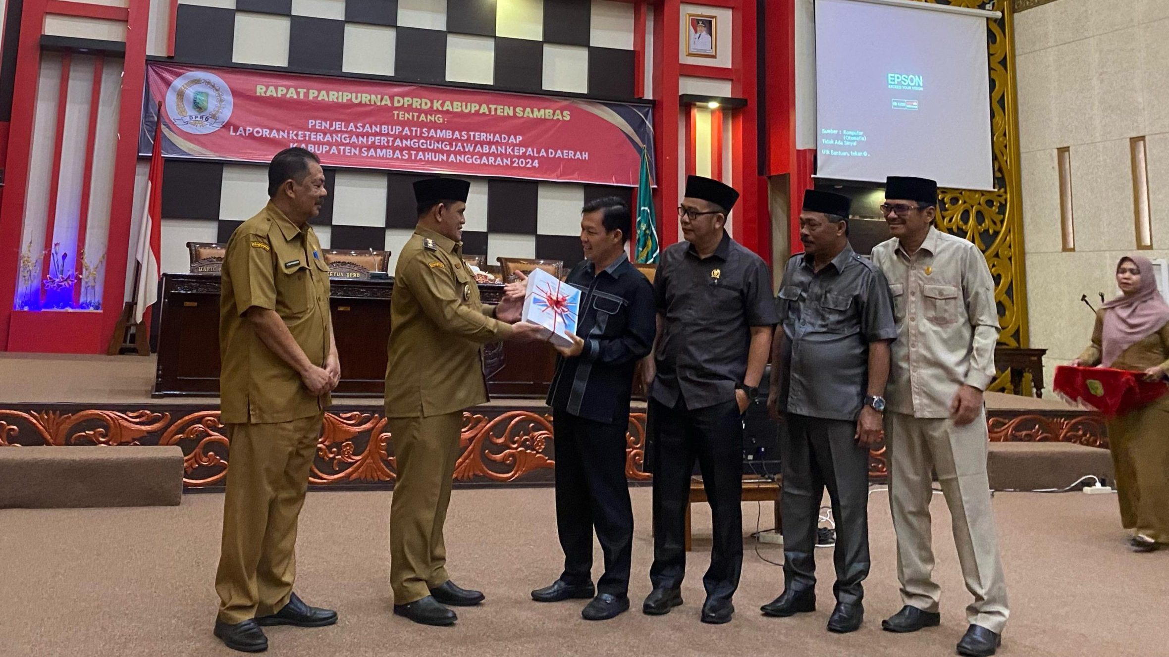 Wabup Sambas Heroaldi Sampaikan LKPJ 2024: Sambas Semakin Berkah dan Berkemaajuan