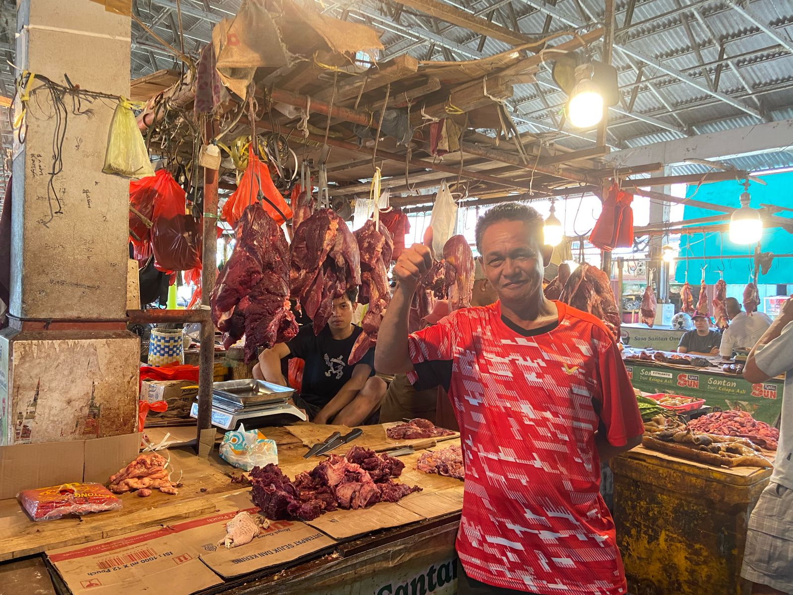 Harga Daging Sapi Impor Lebih Murah, Pedagang Lokal Pasar Tradisional Masuka Sintang Sepi Pembeli
