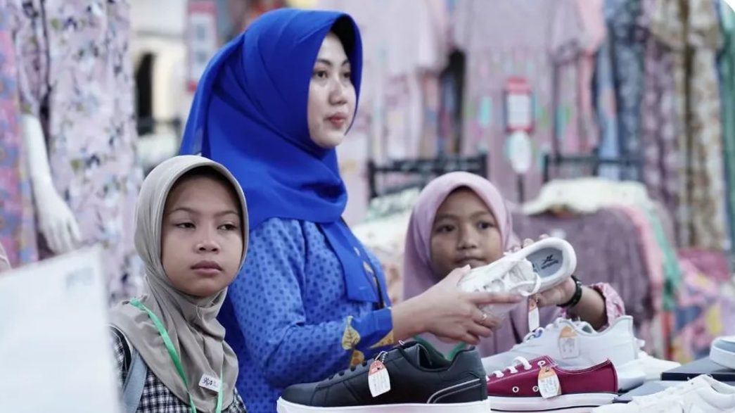 Bank Kalbar Hadirkan Belanja Baju Lebaran untuk Anak Yatim Piatu