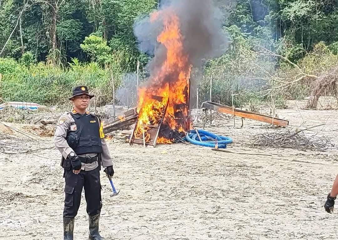 Polsek Bonti Musnahkan Peralatan PETI di Sungai Ngaha untuk Jaga Kelestarian Lingkungan