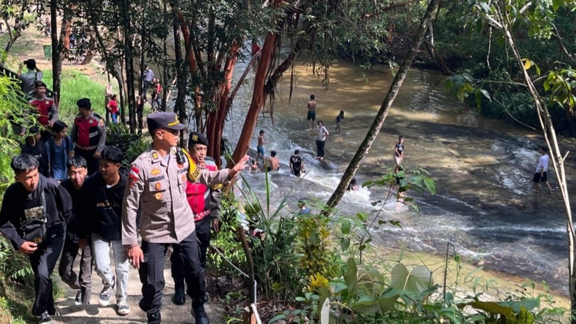 Destinasi Wisata Favorit Pancur Aji Sanggau Dijaga Ketat Polisi Demi Keamanan Warga