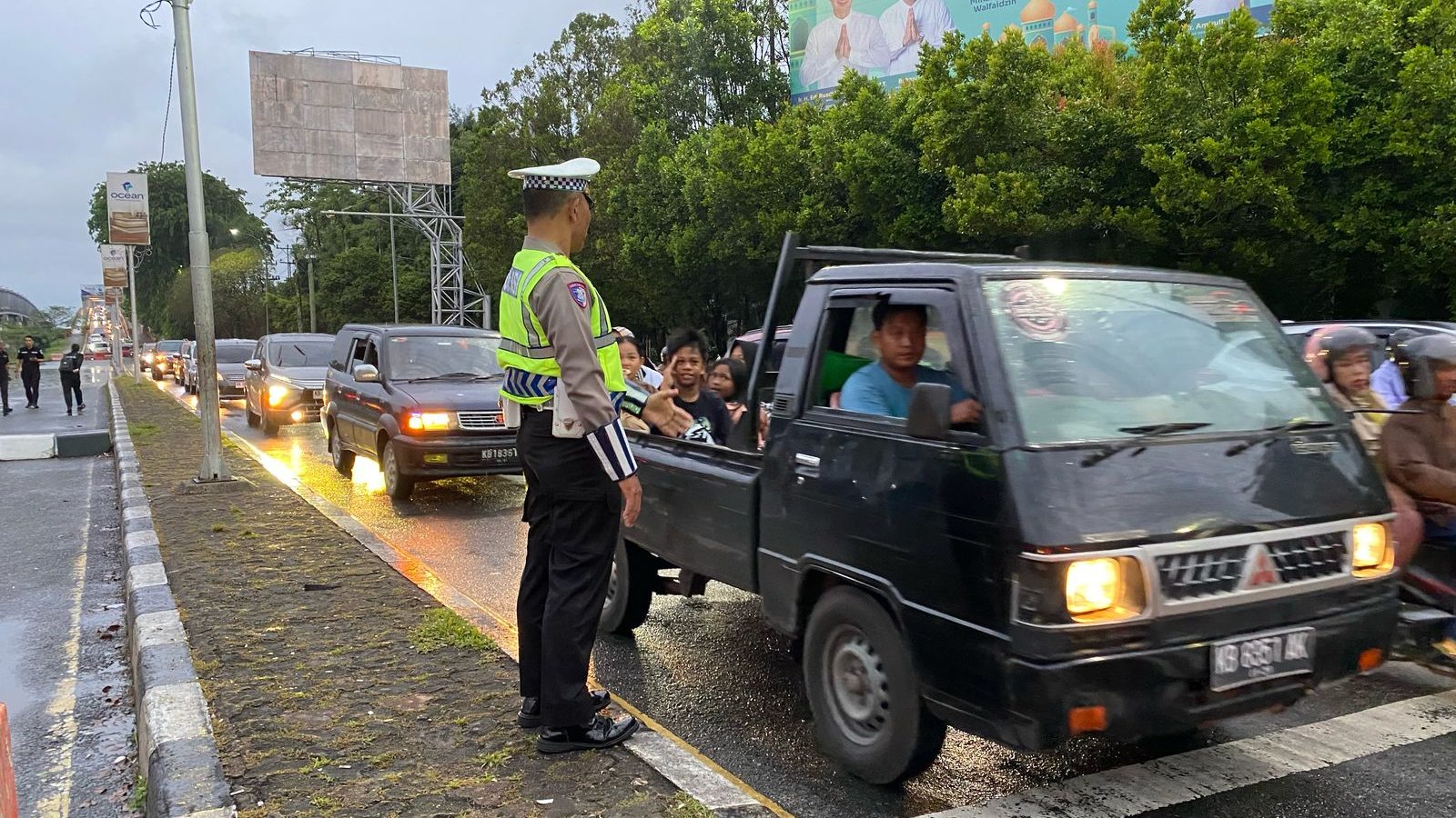 Puncak Arus Balik, Polda Kalbar Laksanakan Pengamanan Jalur Padat Lalu lintas