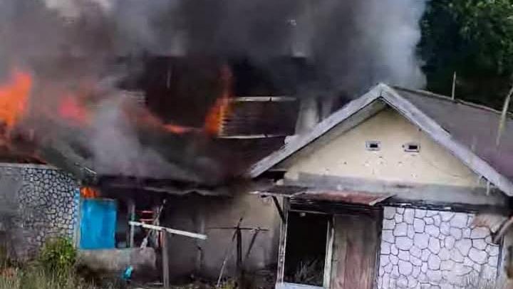 Diduga Karena Obat Nyamuk, Rumah Warga di Semangau Sambas Ludes Terbakar