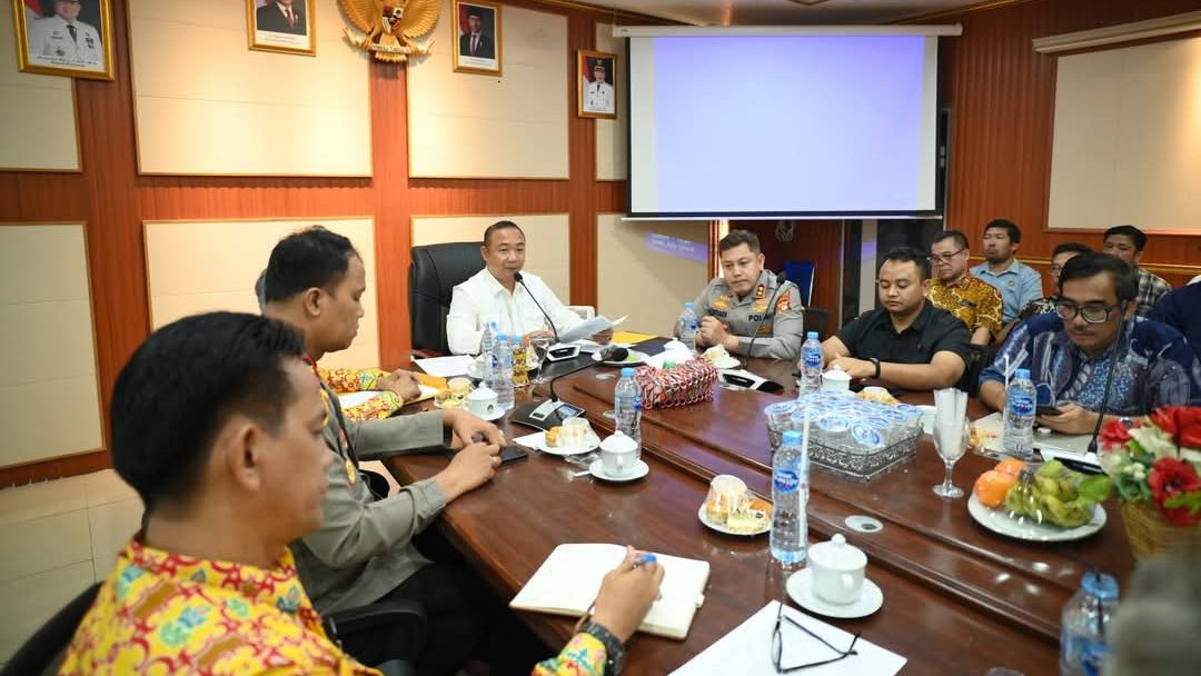 Bupati Alex Pimpin Rapat Selesaikan Konflik Lahan Pelajau Jaya Dengan PT Minamas
