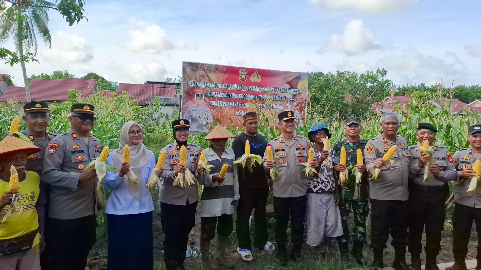 Wakapolresta Pontianak Hadiri Panen Perdana Jagung, Dukung Ketahanan Pangan Lokal
