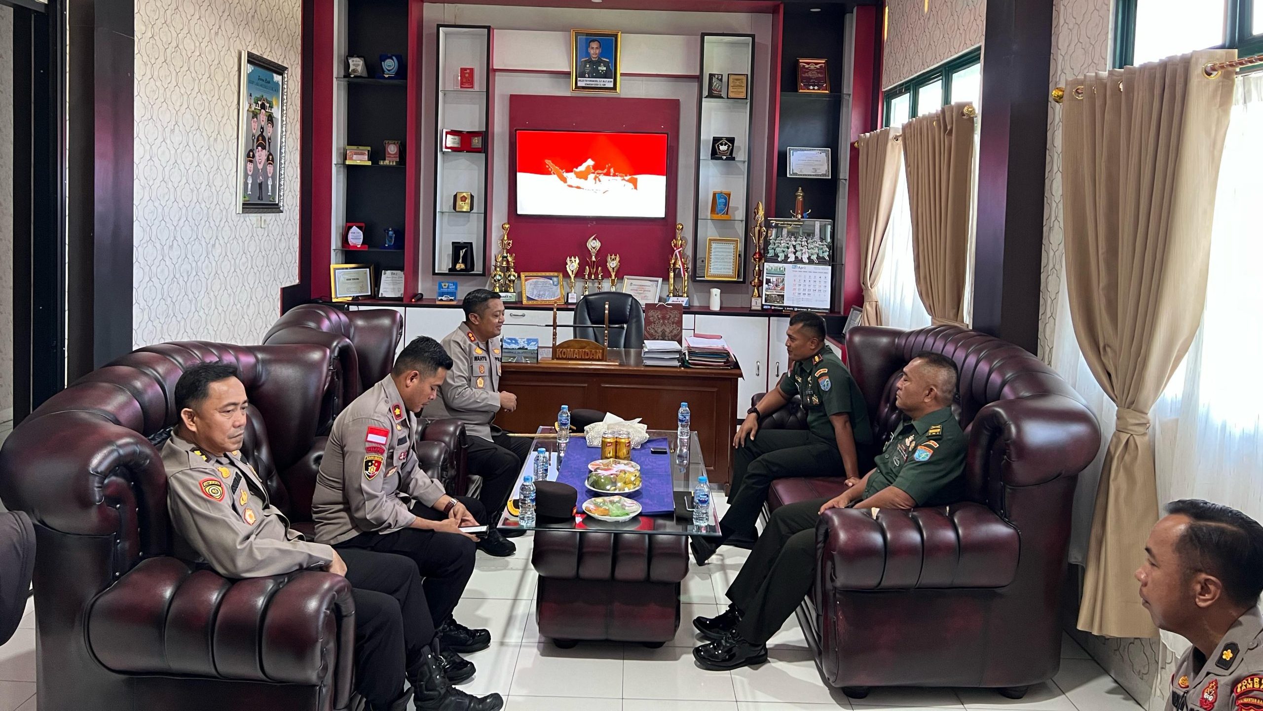 Kapolres Sambas Silaturahmi ke Kodim 1208/Sbs, Perkuat Sinergi TNI-Polri